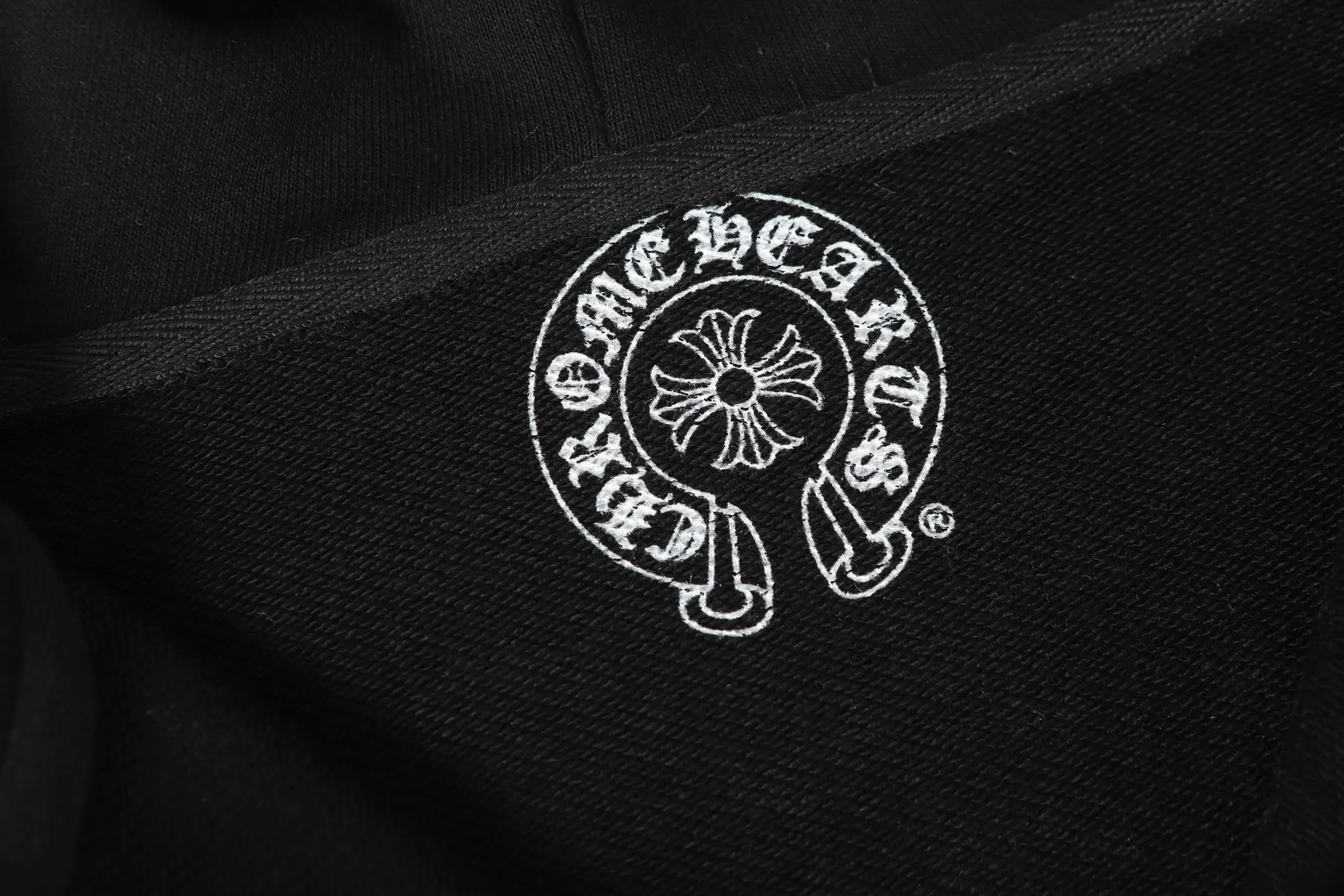 Q32—P230 -Chrome Hearts/Chrome Hearts printed zipper sweatshirt cardigan jacket -420 grams of high-density, high-quality wool, soft, delicate and skin-friendly, soft and silky to the touch, warm and skin-friendly -The hardware and zipper accessories are all customized and full of details -Colour: black -Size: S M L XL
